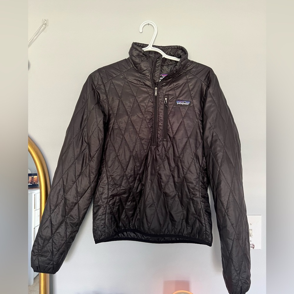 Women’s patagonia is quarter zip puffer jacket/pullover